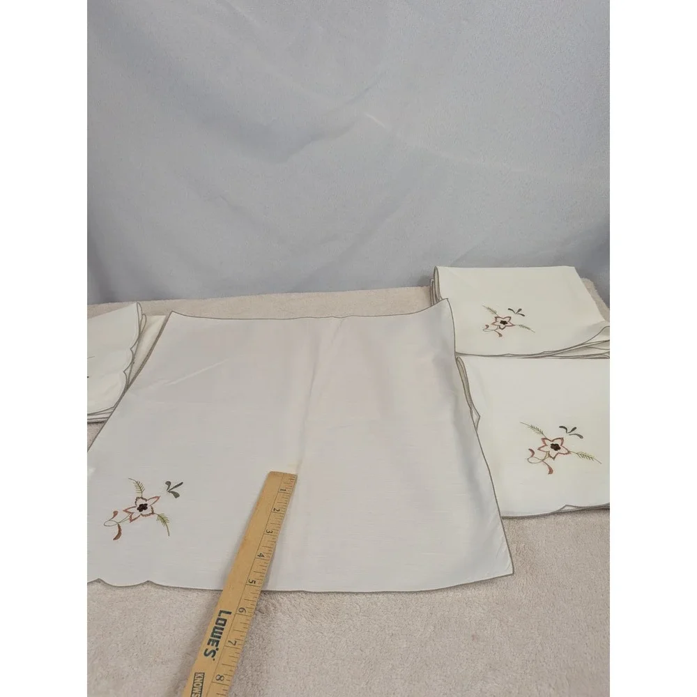 Vintage‎ Embroidered Cloth Napkins Set of 8 Off White Scalloped Edge Floral Boho